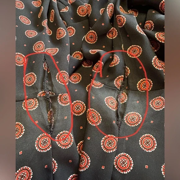 ✅ 3 for $25 - Banana Republic Navy Blue and Red Patterned Blouse with ruffle - Picture 10 of 11